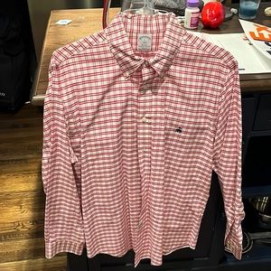 Brooks brothers button down. Red and white. Size Large, Regent Fit